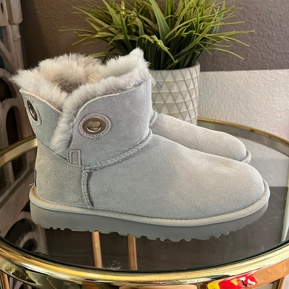 UGG Shoes - Grey Uggs women’s 5, wore once
